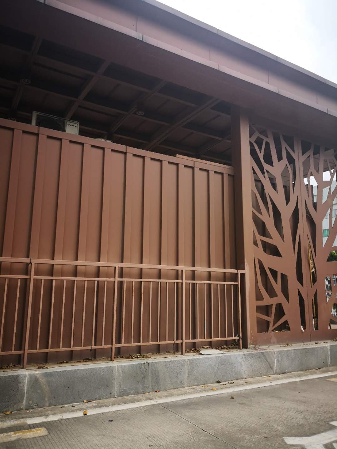 公交车站.jpg